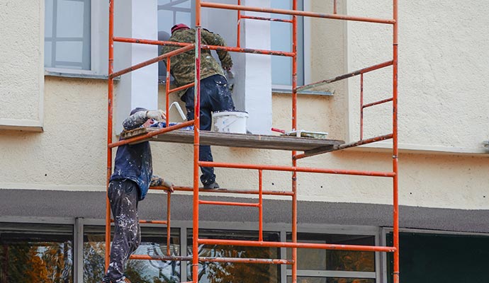 professional team coloring exterior of a municipal building