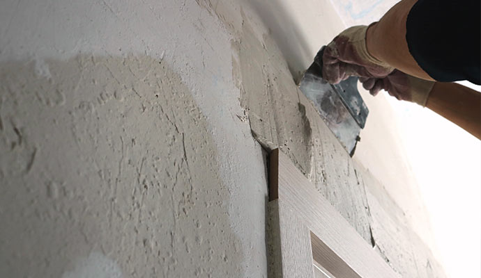 applying paint to stucco surfaces